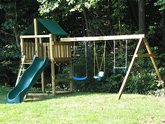 backyard-playset-swing.jpg