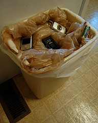 cell-phone-trash-can.jpg