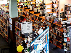 Library-local-books-shelves